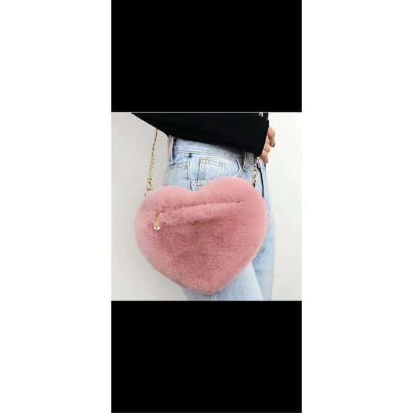 Fuzzy heart shaped gold chain, pocket book with front zipper . - Picture 5 of 11